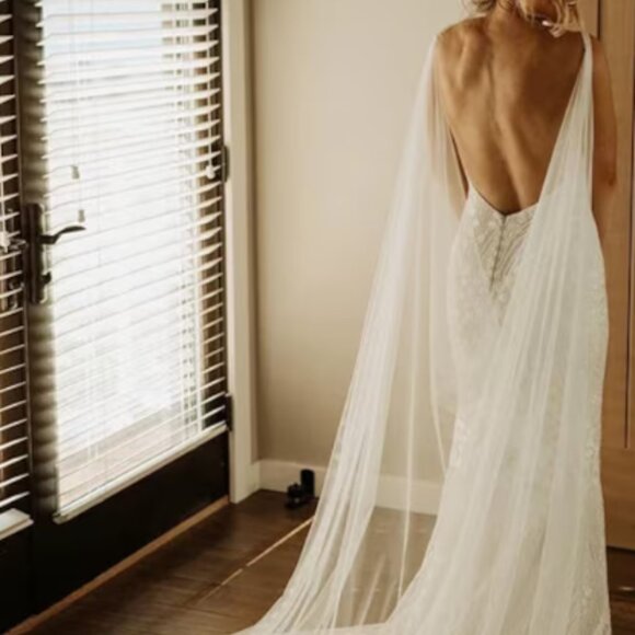 Veil Cape with Bows - Picture 1 of 4